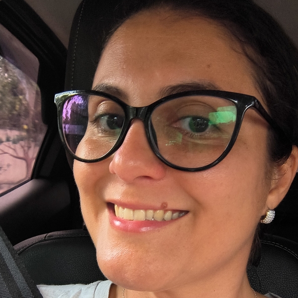 Louise - Prof de finanças - Rio de Janeiro