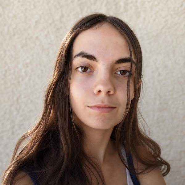 Romane - Prof d'aide aux devoirs - Lantriac