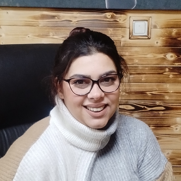 Ozge - Türkçe öğretmeni - Altinoluk