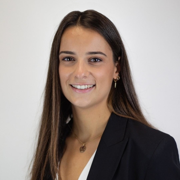 Lucie - Prof de droit - Paris