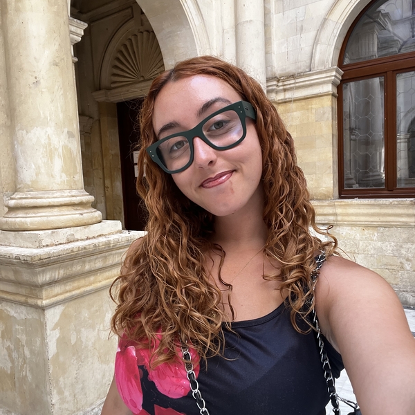 Júlia - Profe de inglés - Rubí