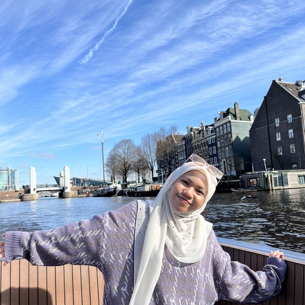 Alisa - German tutor - Kepala Batas