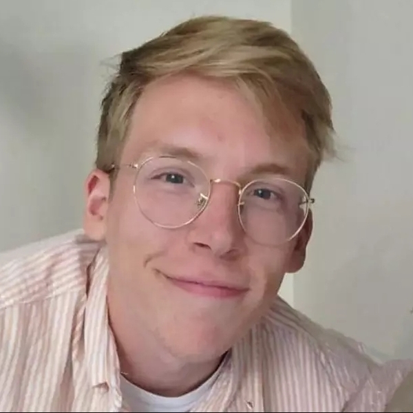 Léo - Prof de physique - chimie - Paris