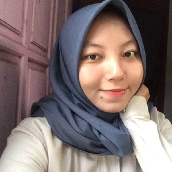 Lilia Dita - Guru bahasa inggris - Kediri