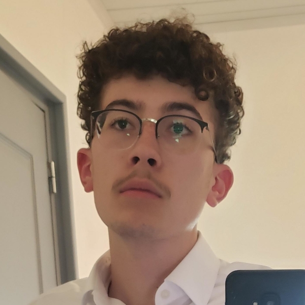 Edouard - Prof d'introduction au droit - Tours