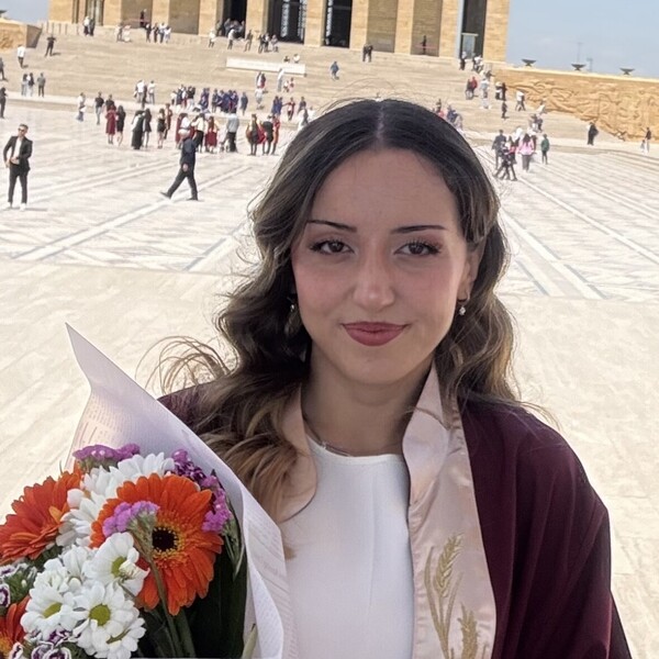 Dilara - Matematik öğretmeni - 