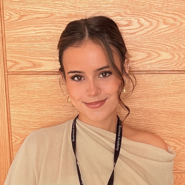 Isla - Geography tutor - Corby
