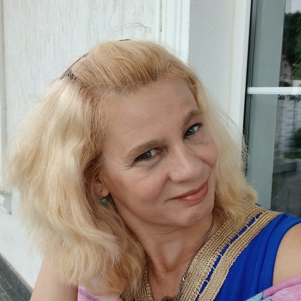 Beatrice - Profesor de comunicare - Iași
