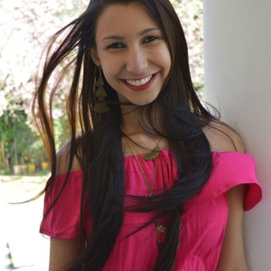 Veronica - Prof de preparação para acesso a escola de gestão - Magé