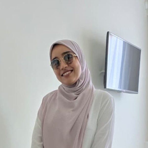 Hajar - Prof d'arabe - Paris