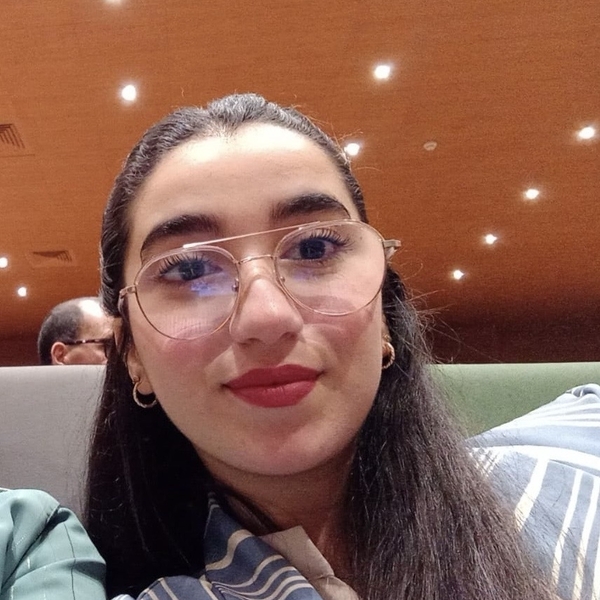 Nisrine - Prof de maths - 
