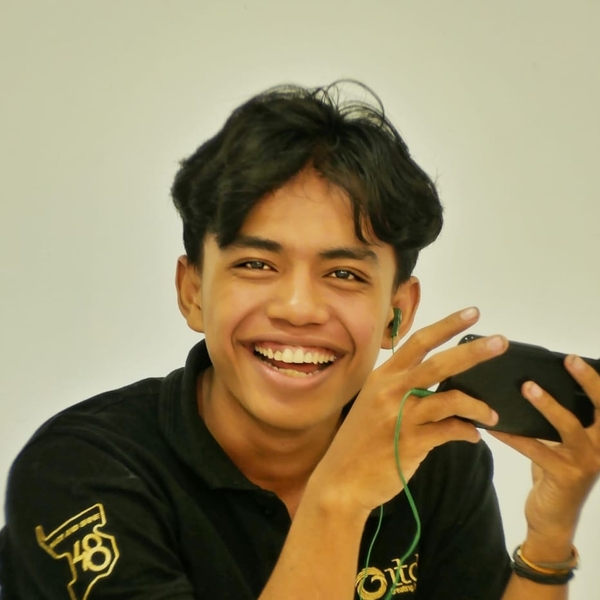 Buhari - Guru renang - Mataram