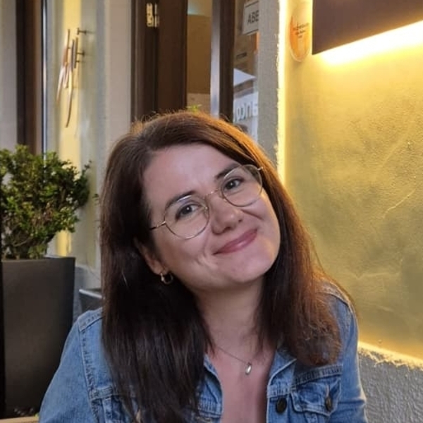 Lucie - Prof de chimie - Genève