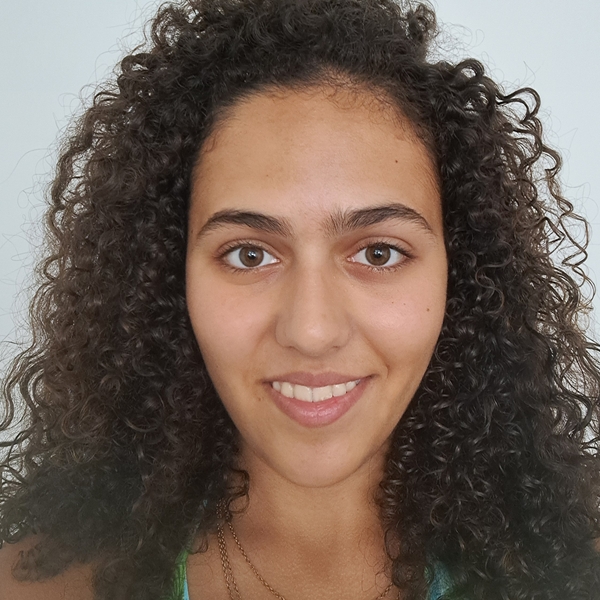 Lara - Prof de teoria musical - Braga