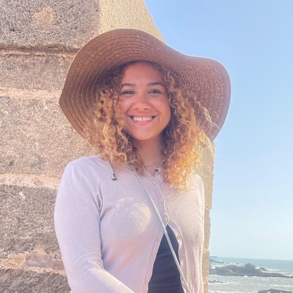 Shanya - Prof de management - Melun