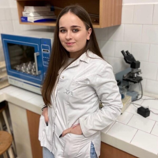 Ana - Profesor de chimie organică - Iași