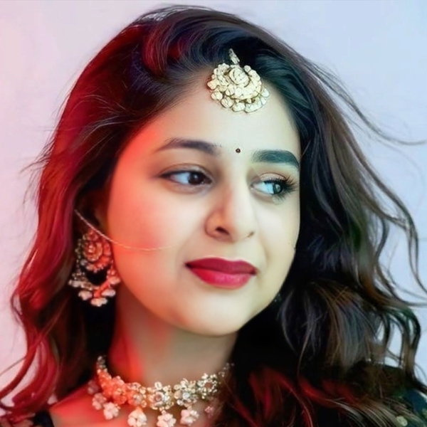 Aayushi - English tutor - Mahadian