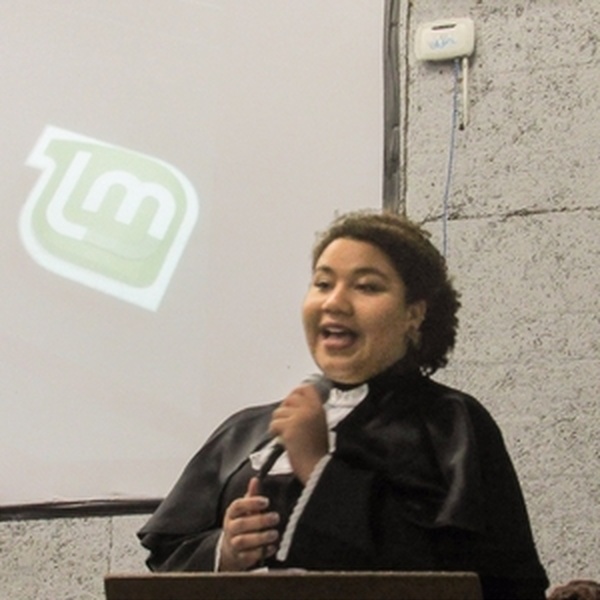 Thays - Professor de Alfabetização - Saracuruna