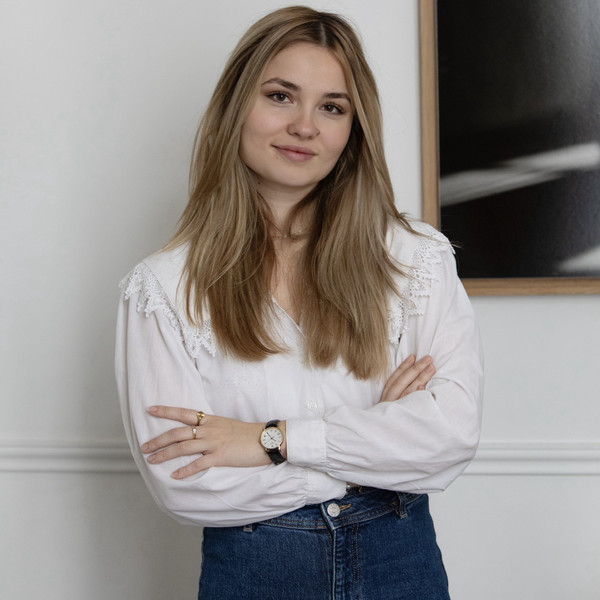 Laura - Prof de droit pénal - Paris 7e