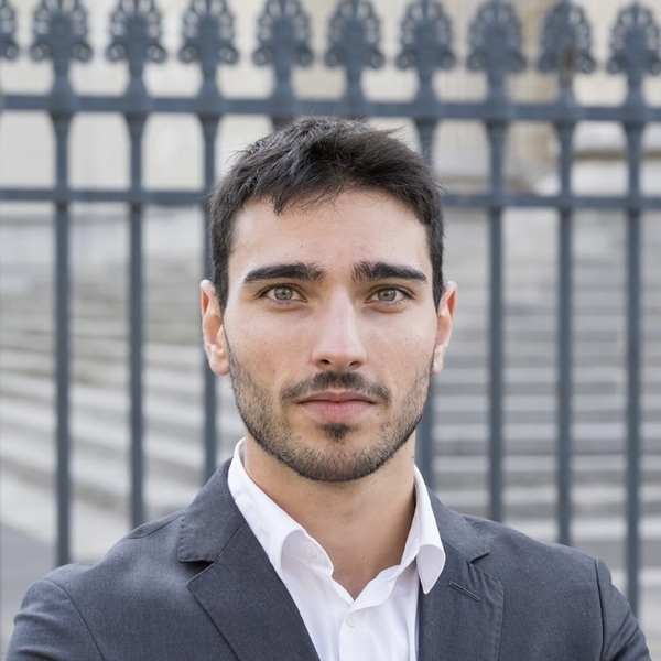 Paul - Prof d'histoire - Paris