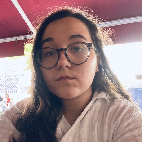 Aya - Prof d'aide aux devoirs - Les Mureaux