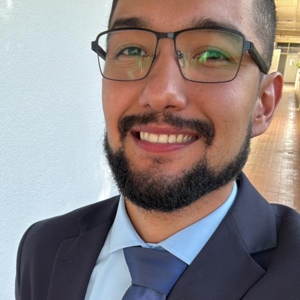 VICTOR DANIEL - profesor de biología celular - Comala