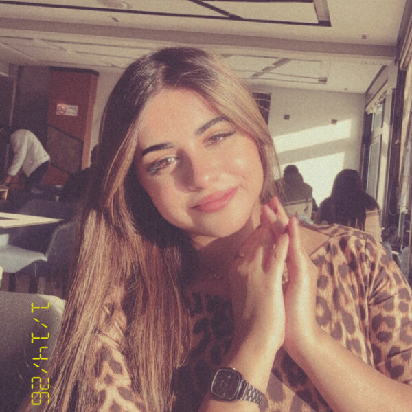 Aya - Prof de français - 