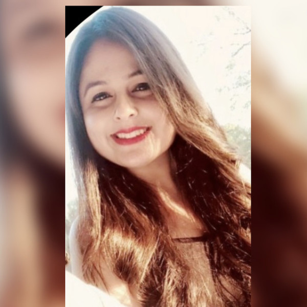 Apeksha - English speaking tutor - Noida