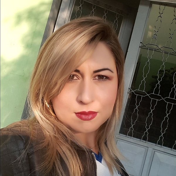 RENATA LUCIA - Professor de espanhol - Agudos