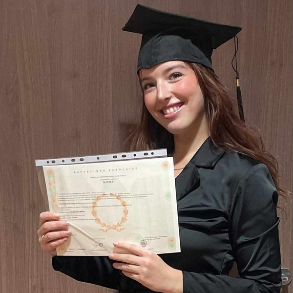 Charlotte - Prof de droit pénal - Paris