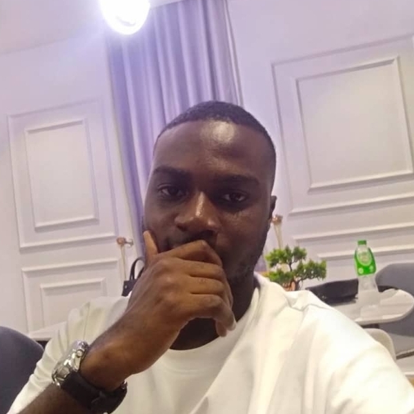 Chimezie - English tutor - Omoku Town I