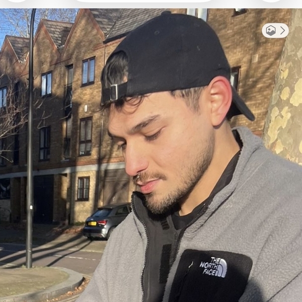 Ali - Economics tutor - London