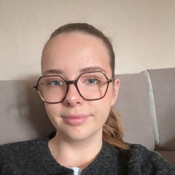 Eva - Prof d'aide aux devoirs - Sains-en-Gohelle