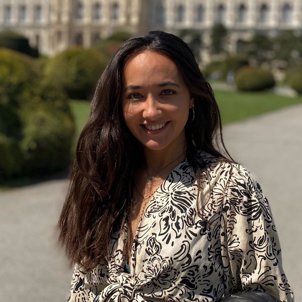 Léna - Prof de yoga - Biarritz