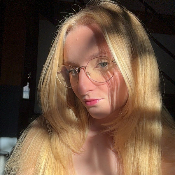 Manon - Prof de droit - Besançon