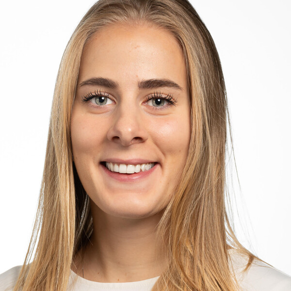 Laura - Prof de français - Genève