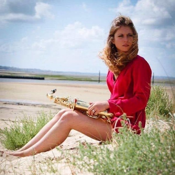 Adrianna - Prof de saxophone - Le Teich