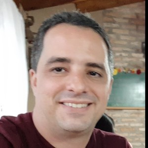 HENRIQUE - Professor de inglês - conversação - Frutal