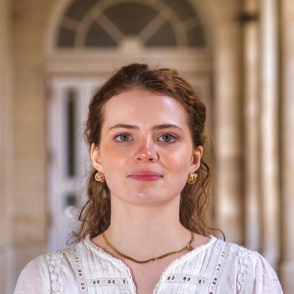 Maïna - Prof de maths - Châlons-en-Champagne