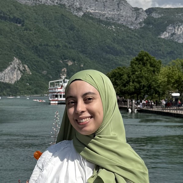 Tasnim - Prof de chimie - Cachan