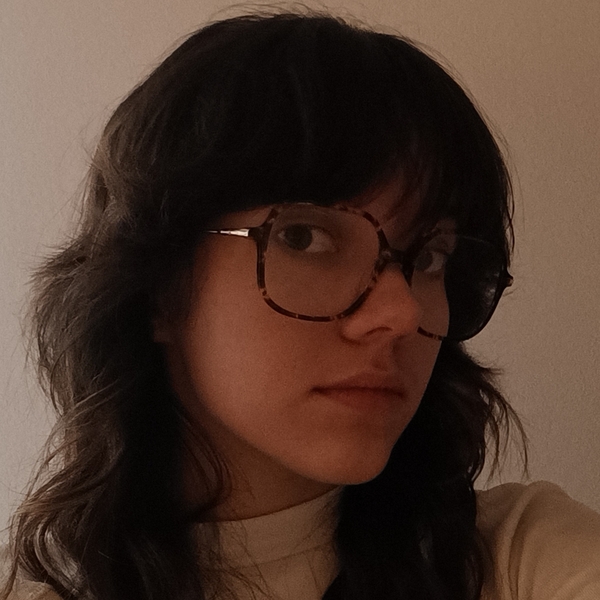 Emma - Prof de couture - Aiffres