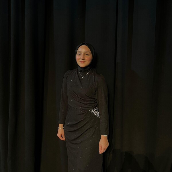 Suğra Elif - Bağlama öğretmeni - İstanbul