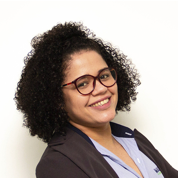Elziene - Prof de economia - Belo Horizonte