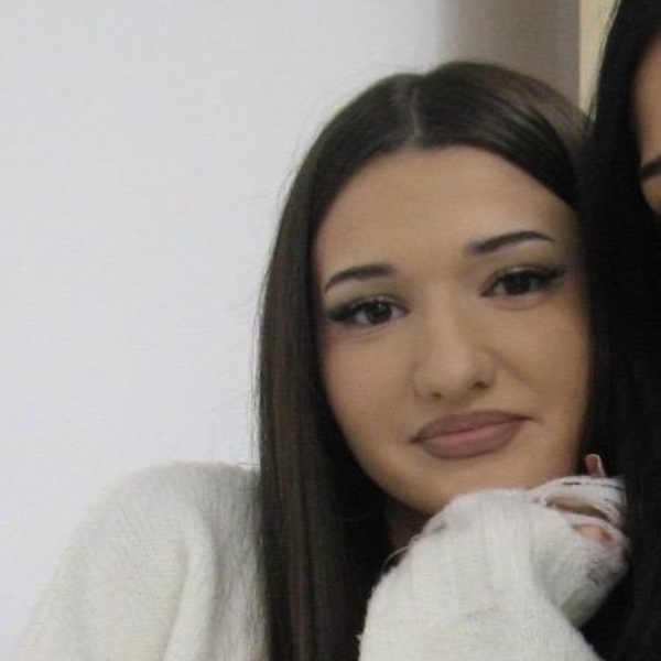Rebecca - Profesor de Engleză - Ștefănești