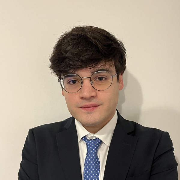 Michele - Insegnante di diritto - Roma