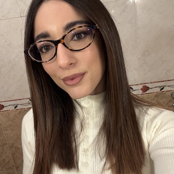 Anna - Insegnante di aiuto compiti - Nola