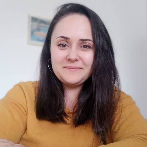 Lavinia - Profesor de Engleză - Reșița