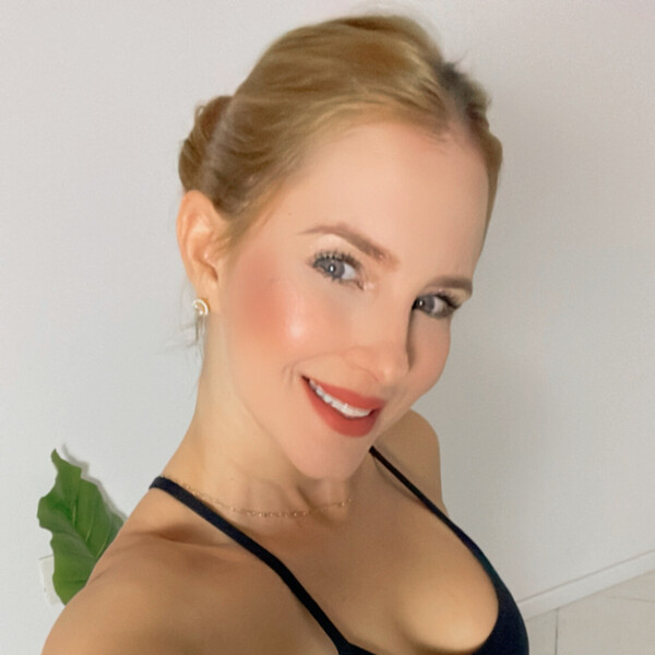 Aryana - Professor de pilates - Centro