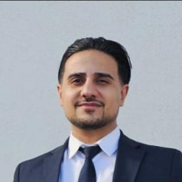 Amin - Lehrkraft für Mathematik - Wiener Neustadt