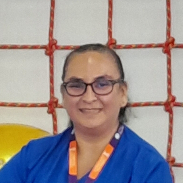 Milagros - profesor de anatomía - Lima